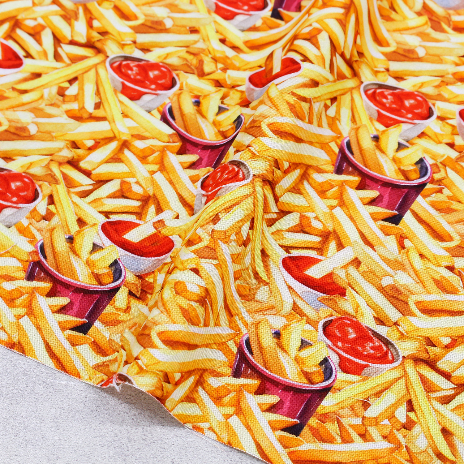 【0116新柄】ROB23297-133 フライドポテトとケチャップ ROBERT KAUFMAN ロバートカフマン USAプリント 巾約110cm 1m単位 (m)