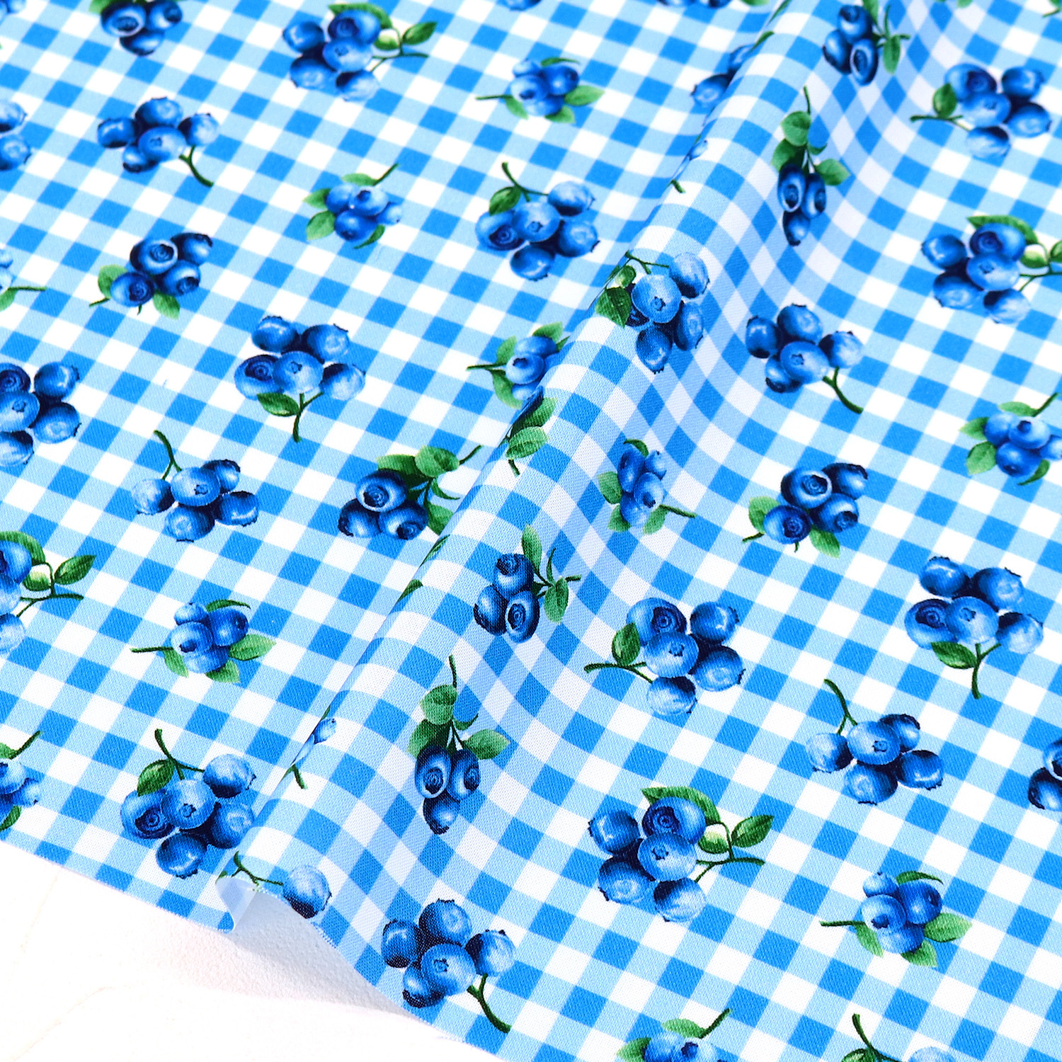 【0428新柄】TIME1750-S 水色チェック ブルーベリー リアルフルーツ USAシーチングプリント TIMELESS TREASURES タイムレストレジャー 1m単位 (m)