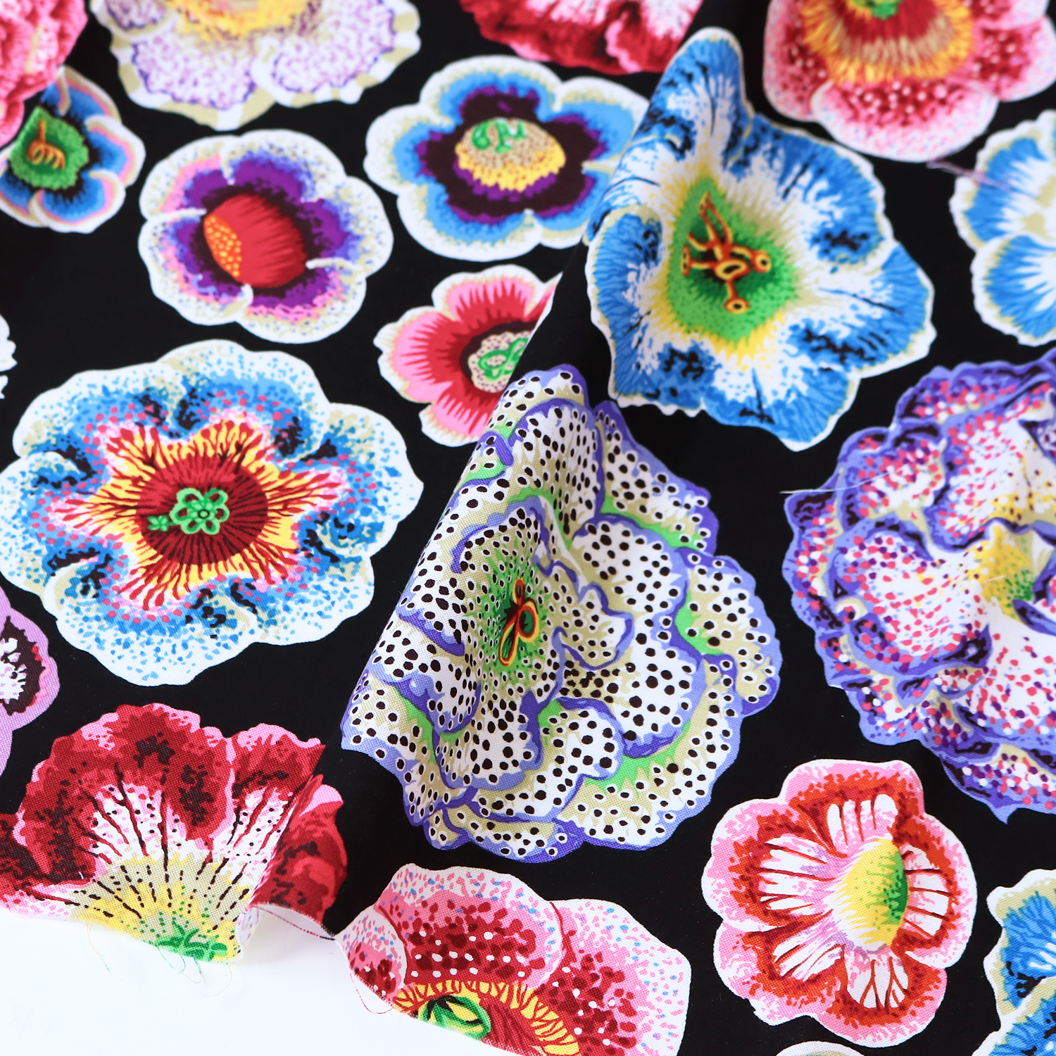 【2608新柄】FSP-950 黒地 花 リアル USAプリント Kaffe Fassett ケイフ・ファセット FreeSpirit フリースピリット 1m単位 (m)