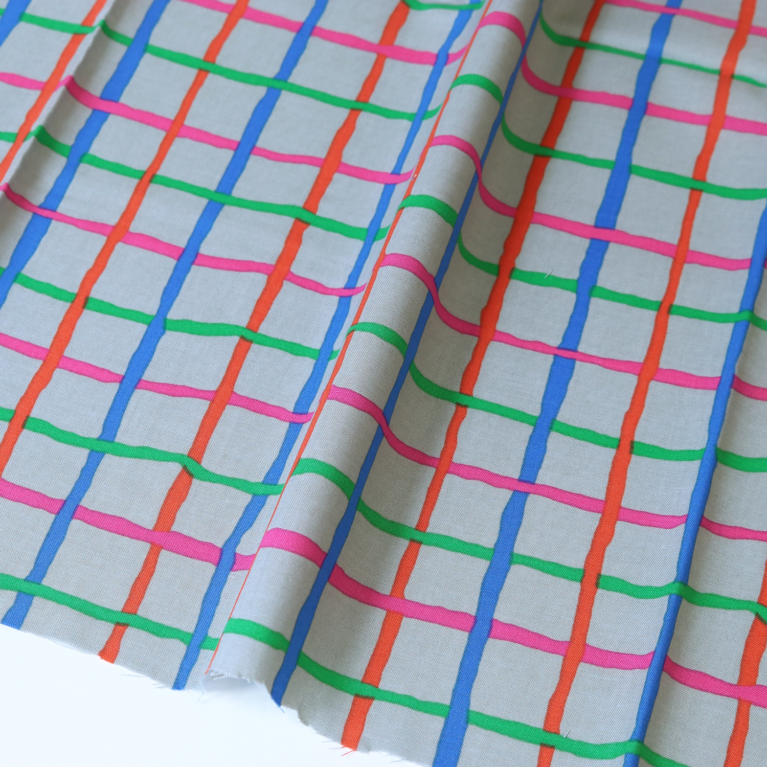 【2608新柄】FSP-962 グレー地 オレンジ 格子柄 USAプリント Kaffe Fassett ケイフ・ファセット FreeSpirit フリースピリット 1m単位 (m)
