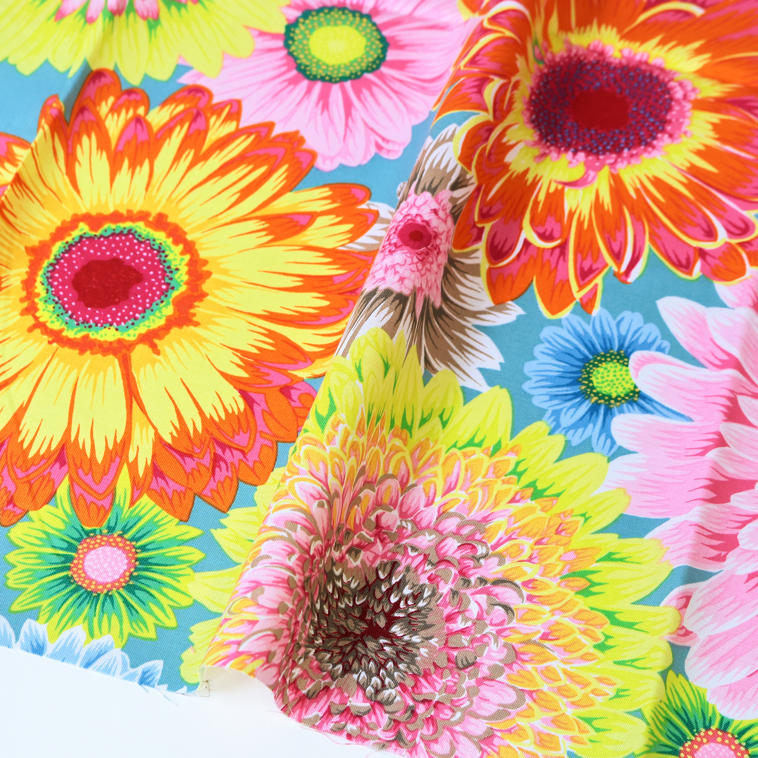 【2608新柄】FSP-964 水色地 大きな花 USAプリント Kaffe Fassett ケイフ・ファセット FreeSpirit フリースピリット 1m単位 (m)