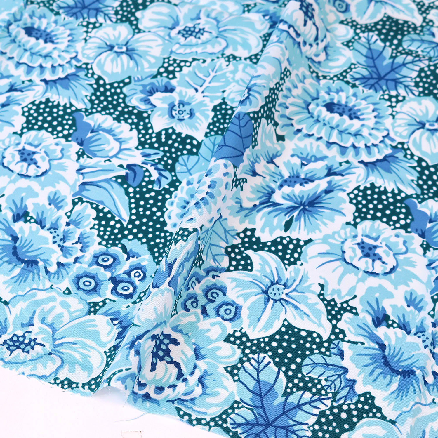 【2608新柄】FSP-981 花柄 水色 ローン生地 USAプリント Kaffe Fassett ケイフ・ファセット FreeSpirit フリースピリット 1m単位 (m)